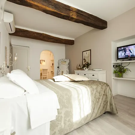 Oda ve Kahvaltı Il Battistero Residenza D'epoca Siena