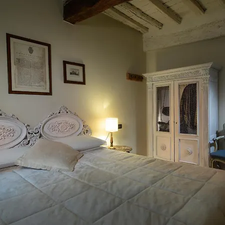 Il Battistero Residenza D'epoca Bed and Breakfast 2*